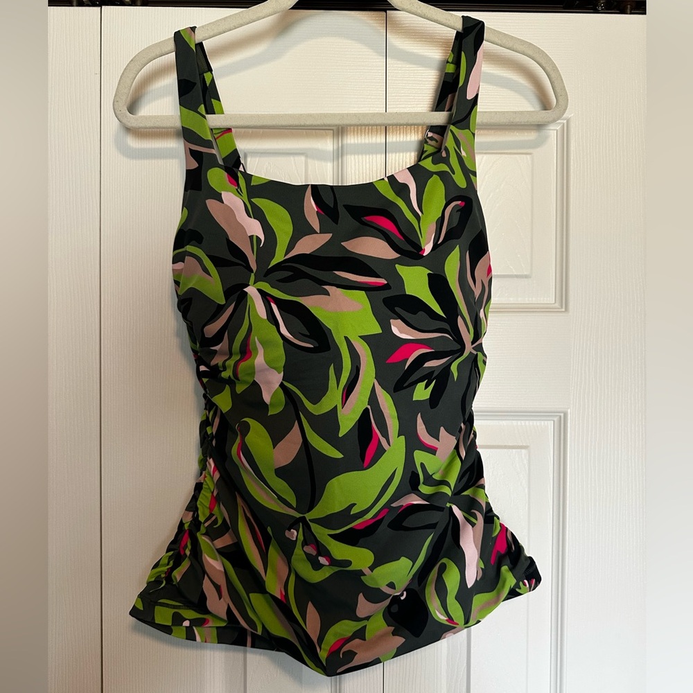 Athleta swim top NEW